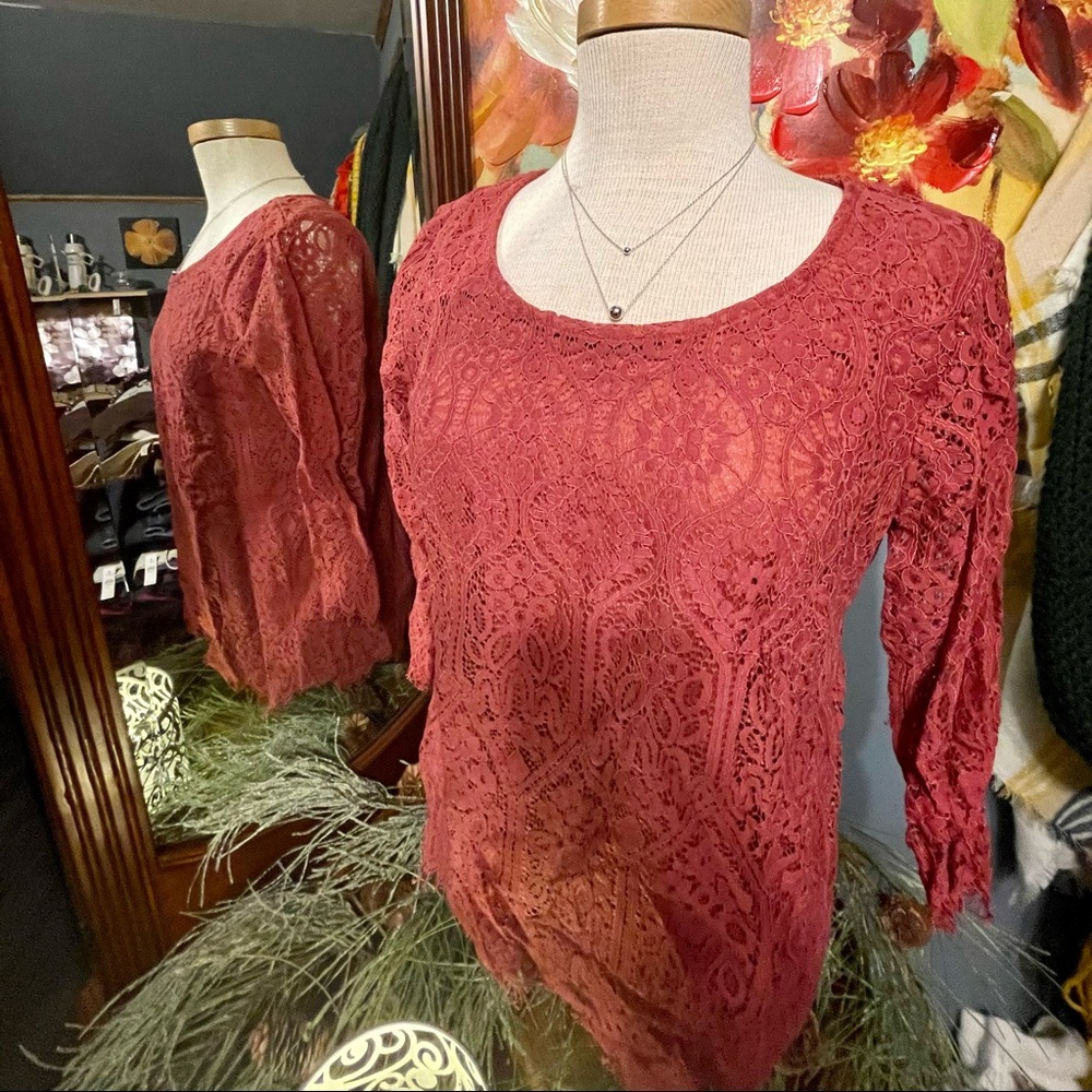 Beautiful lace w underlay. Color watermelon